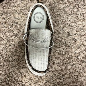 A brown with leopard print on them